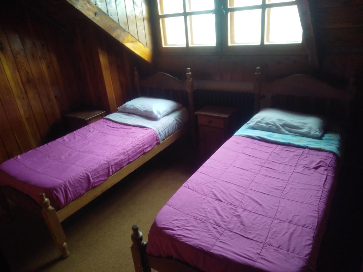 Universal Traveller'S Hostel Bariloche Zewnętrze zdjęcie