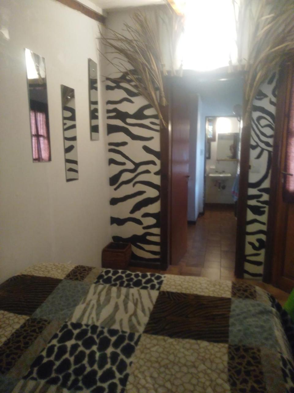Universal Traveller'S Hostel Bariloche Zewnętrze zdjęcie