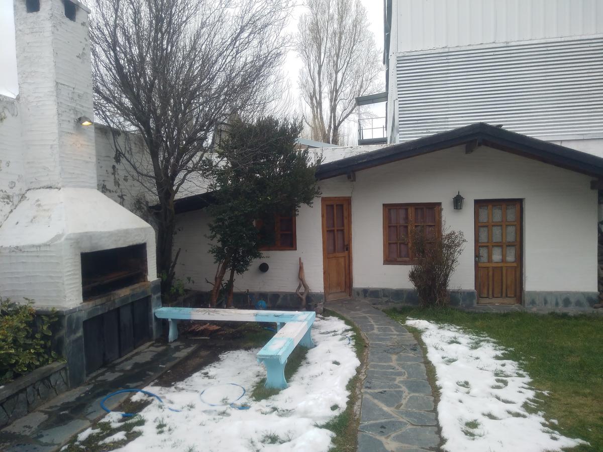 Universal Traveller'S Hostel Bariloche Zewnętrze zdjęcie
